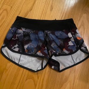 Lululemon Size 2 Low Rise Speed Up Shorts - 2.5" inseam